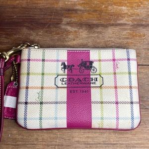 I’m selling a coach small wristlet.